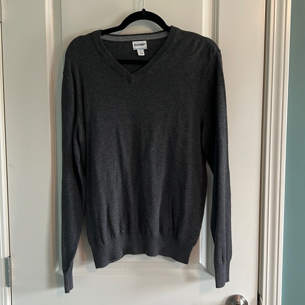 Men’s Old Navy V-Neck Sweater in Dark Heathered Grey Size Small